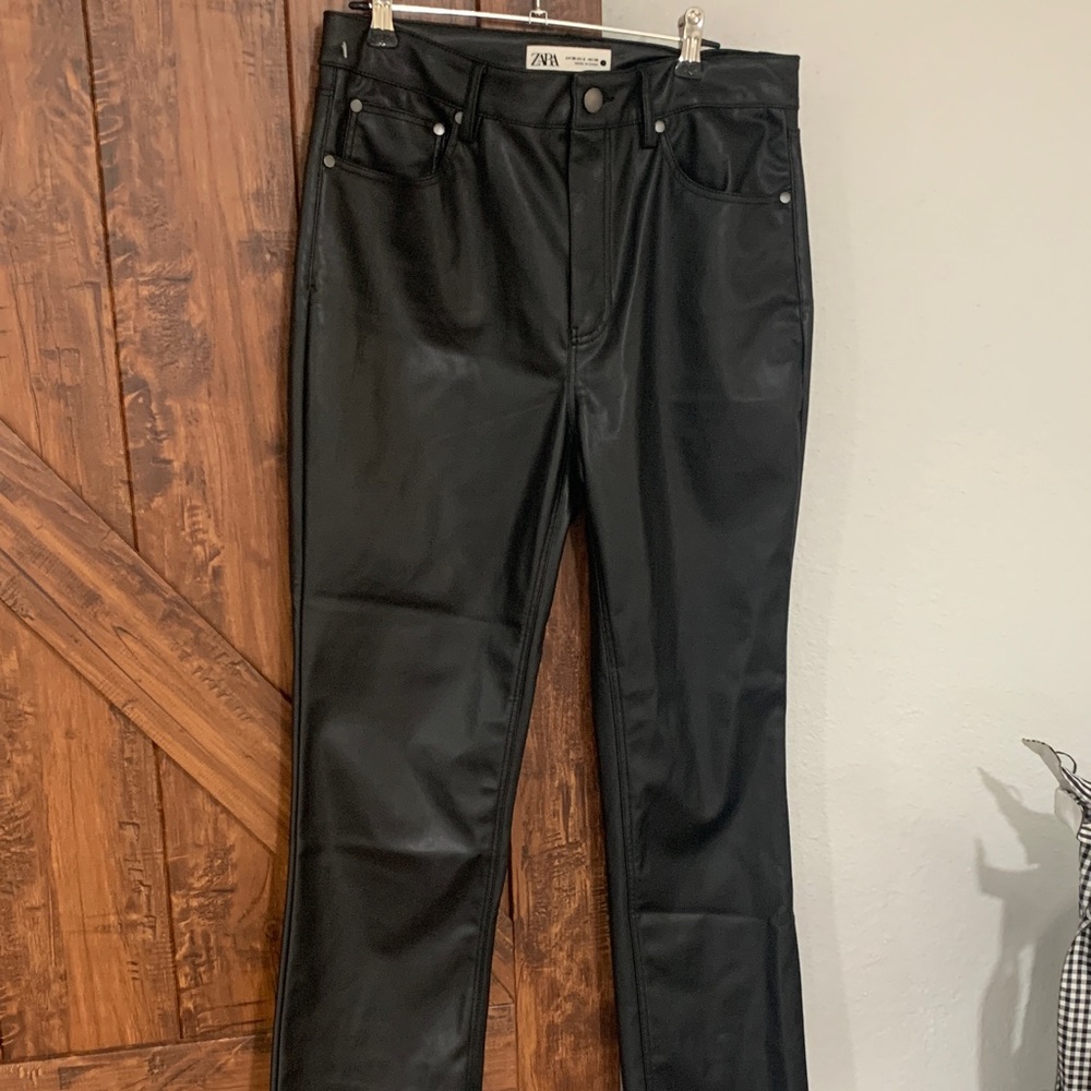 Zara Women's Sleek Black Straight Leg Jeans